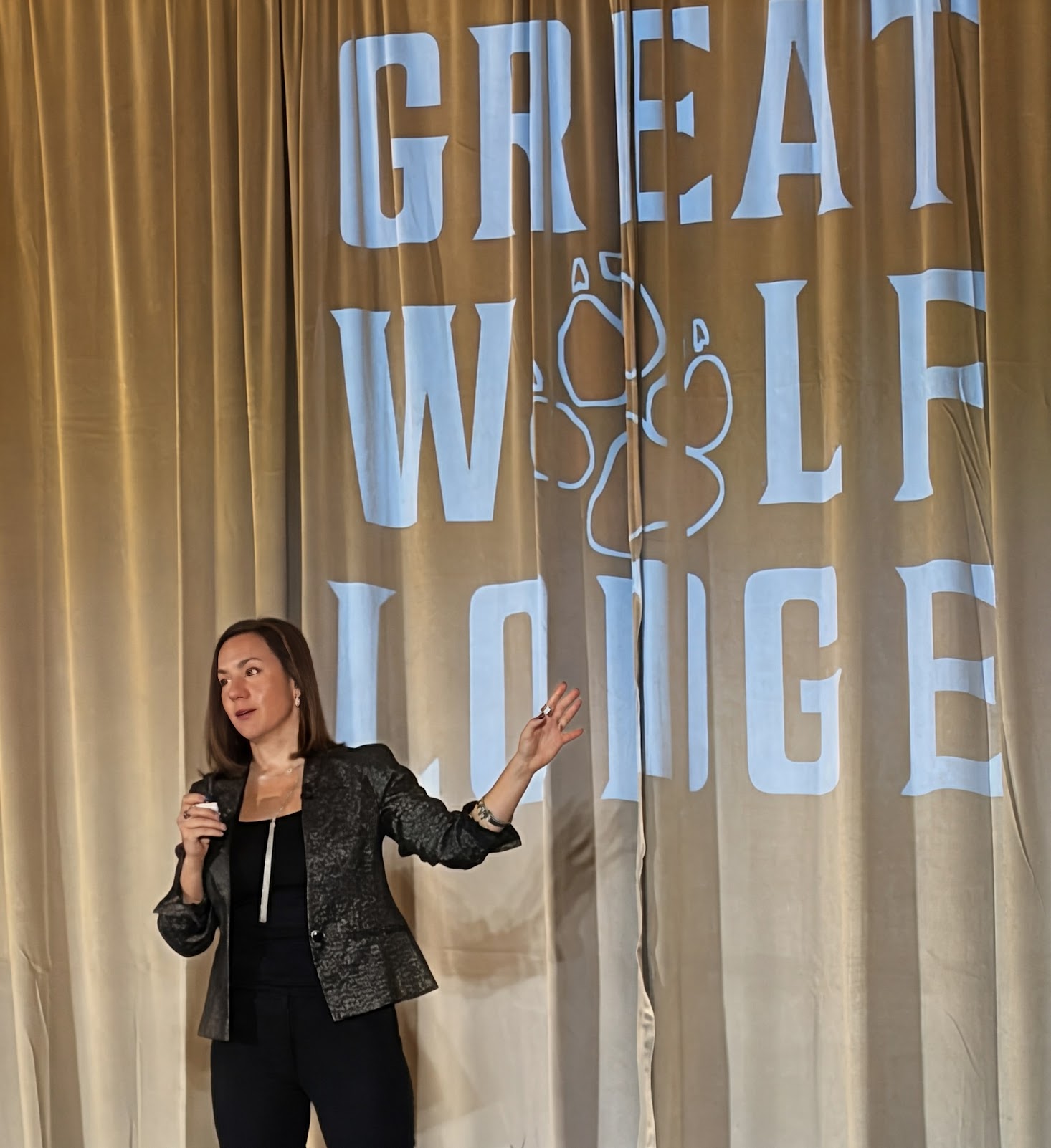 Great Wolf Lodge leadership summit — AI in hospitality session